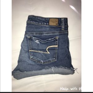 SOLD Distressed shorts 💙